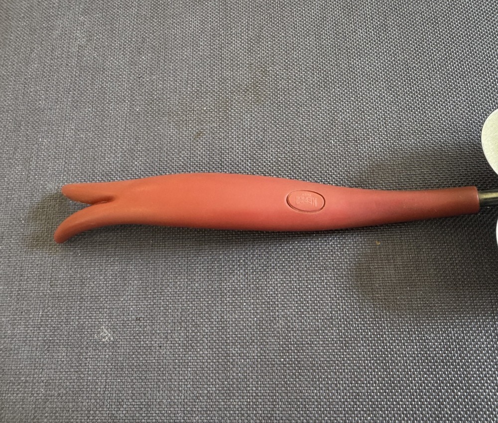 MEPRA ITALY STAINLESS SHORT HANDLE SOLID SPATULA FLIPPER MAGENTA HANDLE 11-5/8"