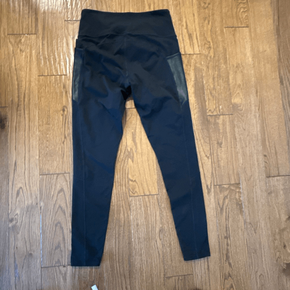 Athleta black faux leather panel front pocket leggings M