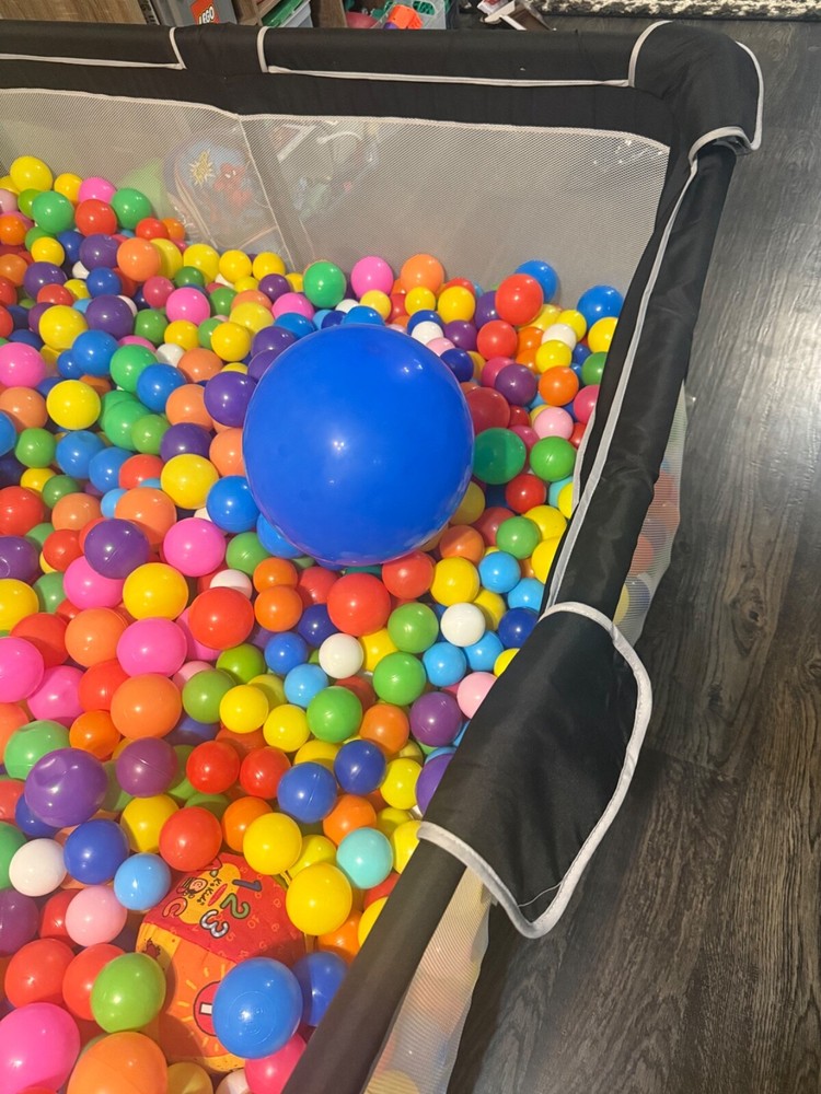 400 Ballpit Balls - multicolor balls.