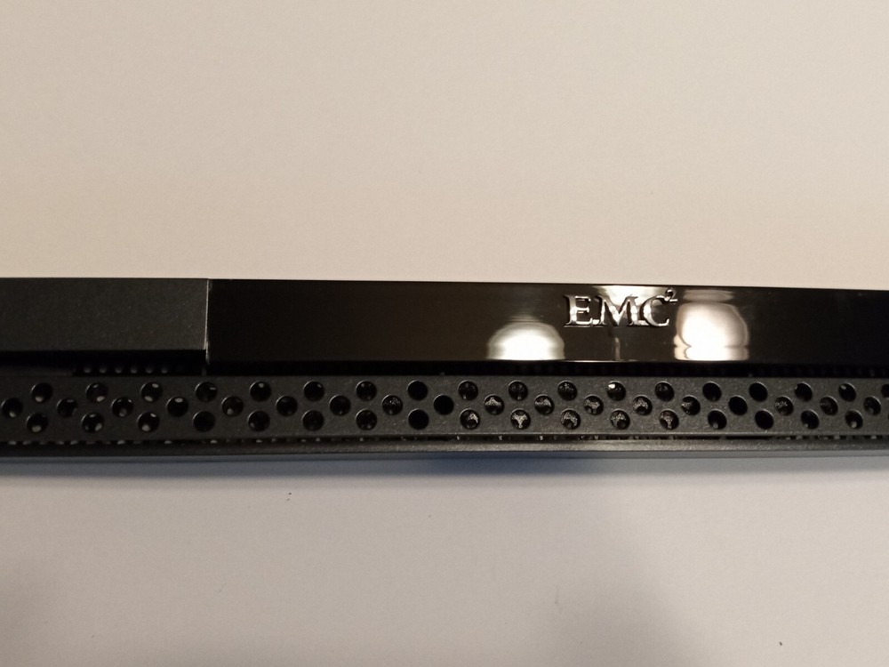 Very nice pre-owned EMC2 server filler panel front bezel face plate #100-563-101