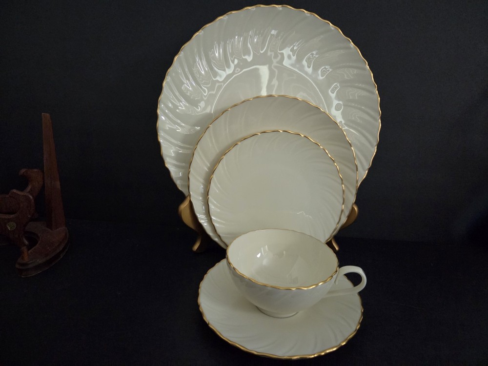 Laurent Lenox 5pc. Place Setting Gold Trim