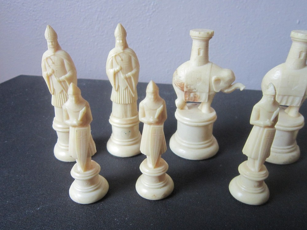 1947 KINGSWAY FLORENTINE REPLICA 11th CENTUREY CHESS PIECES Replacement figures