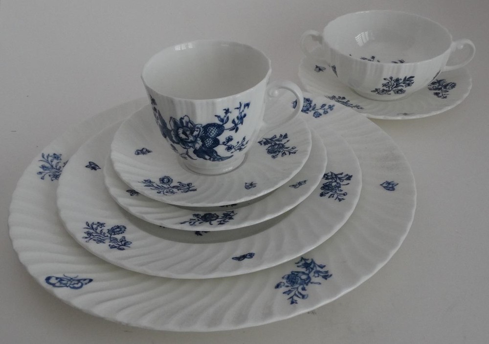 Royal Worcester BLUE SPRAYS Pattern Swirl Rim version 7 Piece Place Setting