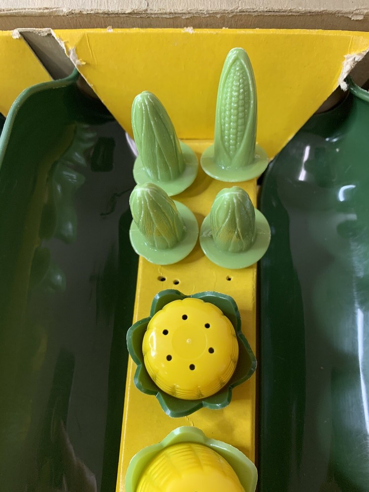 Vintage SERV-RITE CORN SERVERS COMPLETE SERVICE FOR FOUR