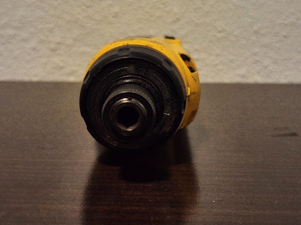 ​DEWALT DCF680 8V MAX Gyroscopic Screwdriver + Battery - READ Use Condition