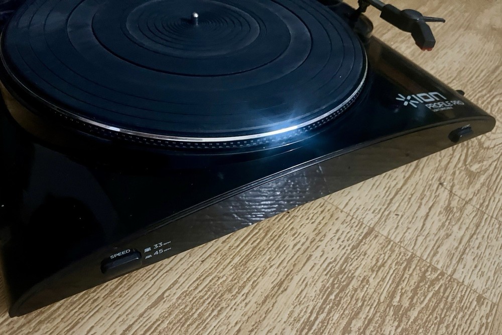 Ion Pro Profile USB VINYL-TO-MP3 Turntable with Input Converter Record Player