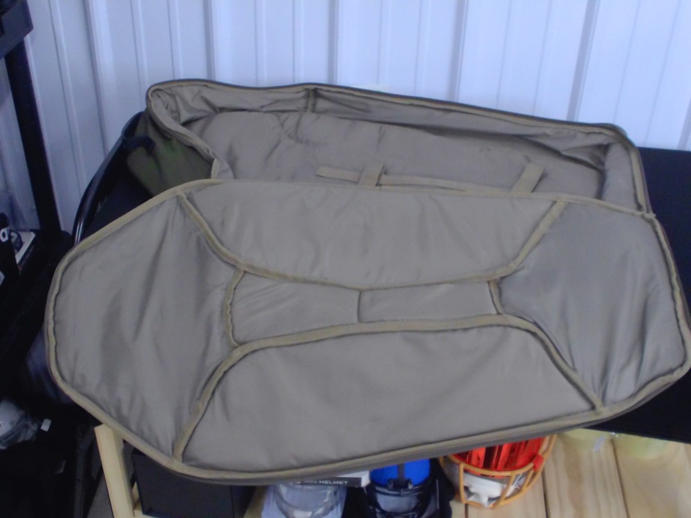 TARANTULA DELUXE COMPACT COMPOUND BOW CASE W/POCKETS NWT 32L X 18W
