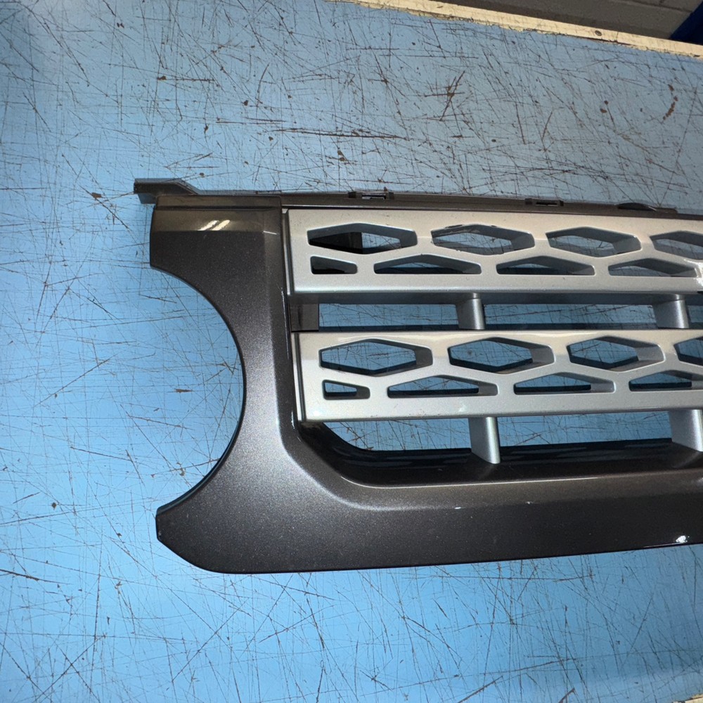Land Rover Discovery 4 Front grill panel Corris grey paint code 873
