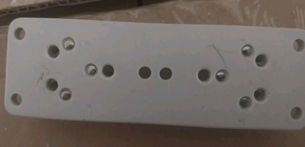 Ham Radio Ceramic frequency crystal socket. SOCKET ONLY. NO CRYSTAL ( NOS )