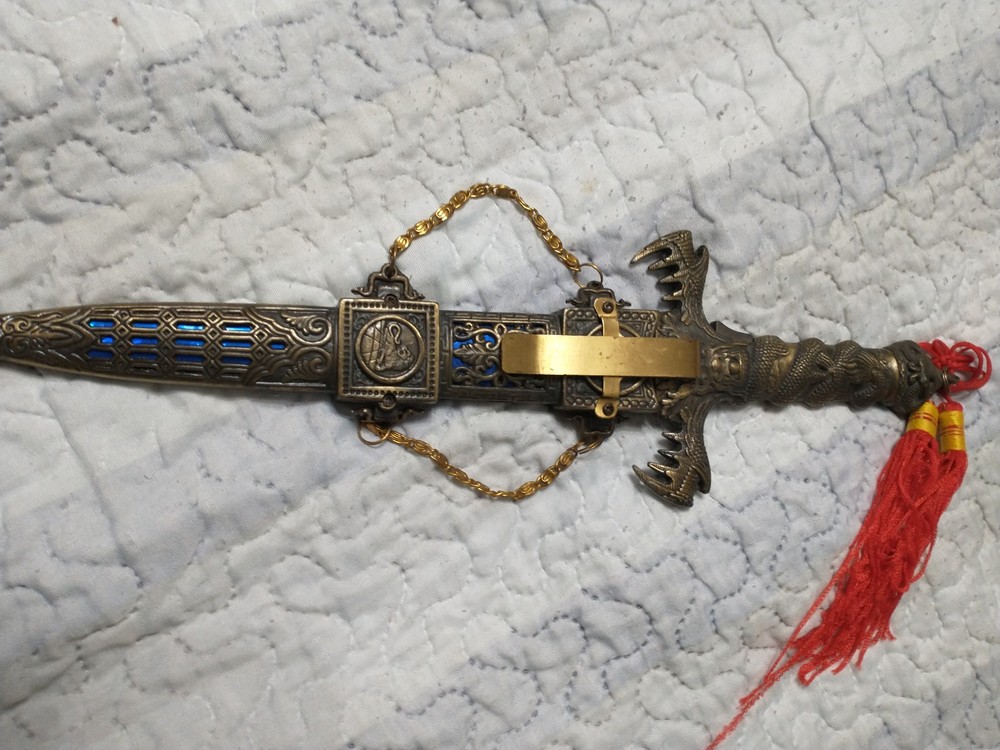 Dagger With Silver And Blue Case 8 In With Locking Case.