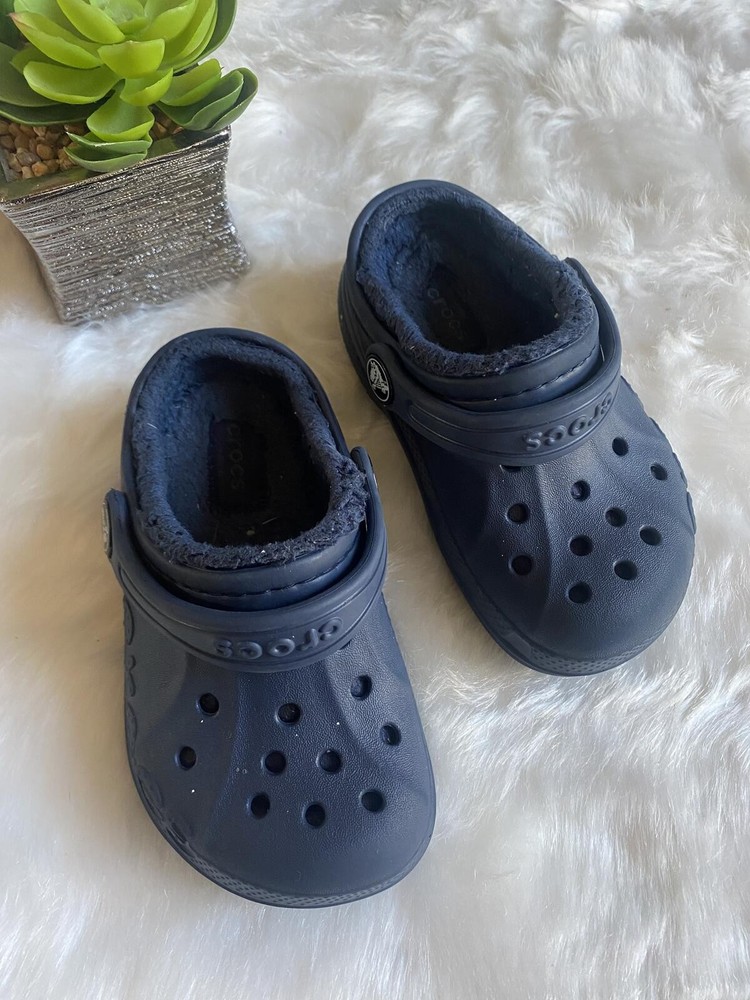 Crocs Classic Navy Blue Fuzzy Lined Clogs Size 8 (Kids)