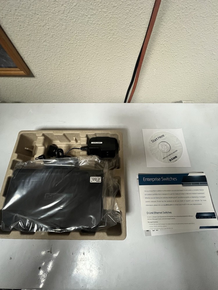 VPN Router With Dynamic Web Content Filtering 8 Port 10/100 ￼