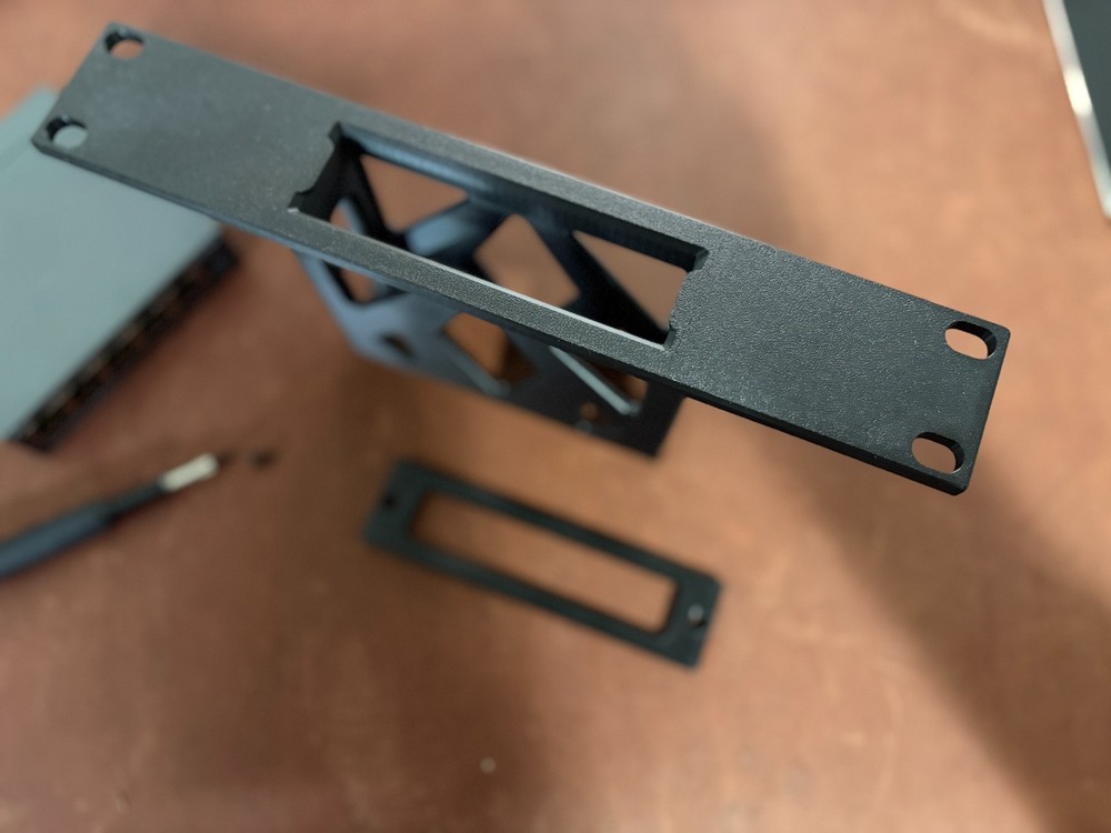 TP-LINK TL-SG1005P 5 port switch 10" rackmount