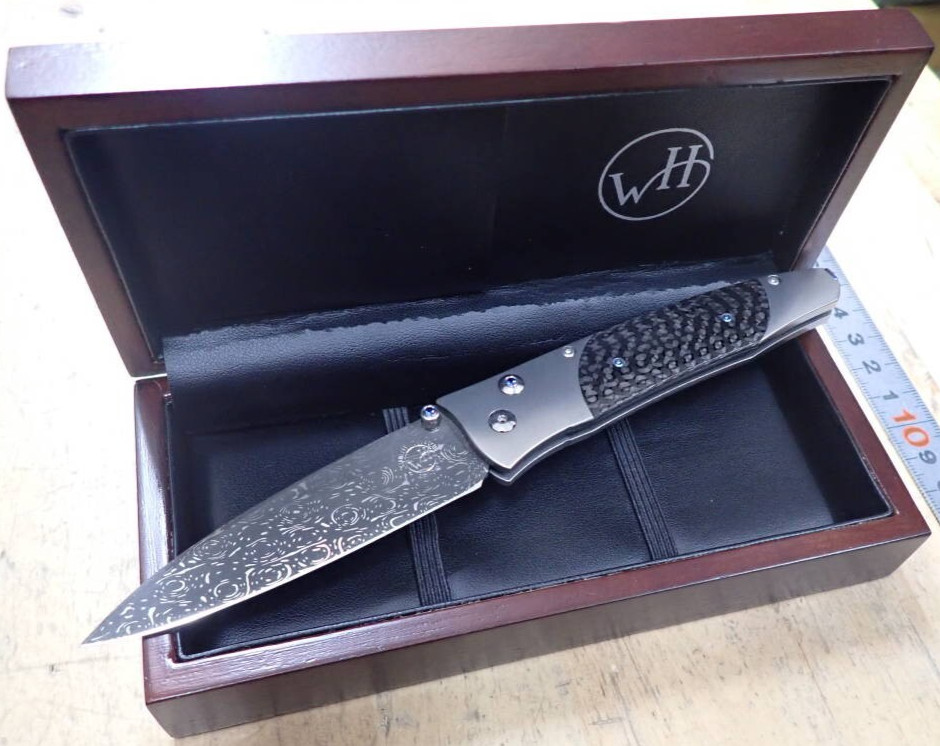 Unused William Henry knife Damascus with box