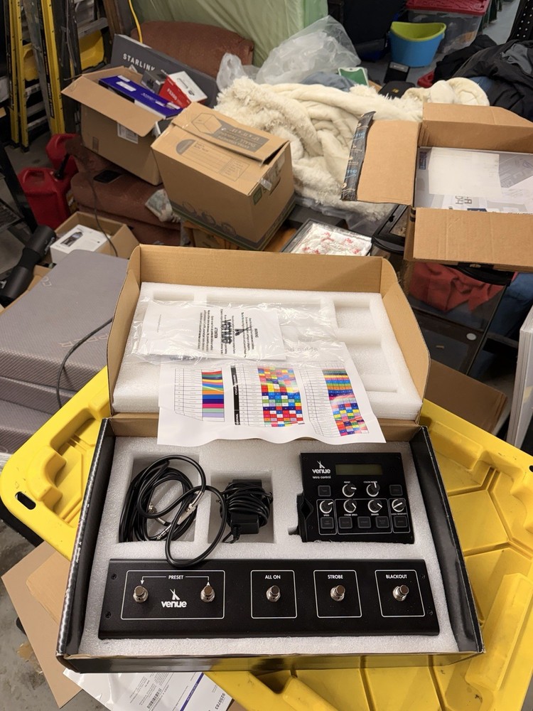 Venue Light Conductor Intuitive DMX Controller and Footswitch Black