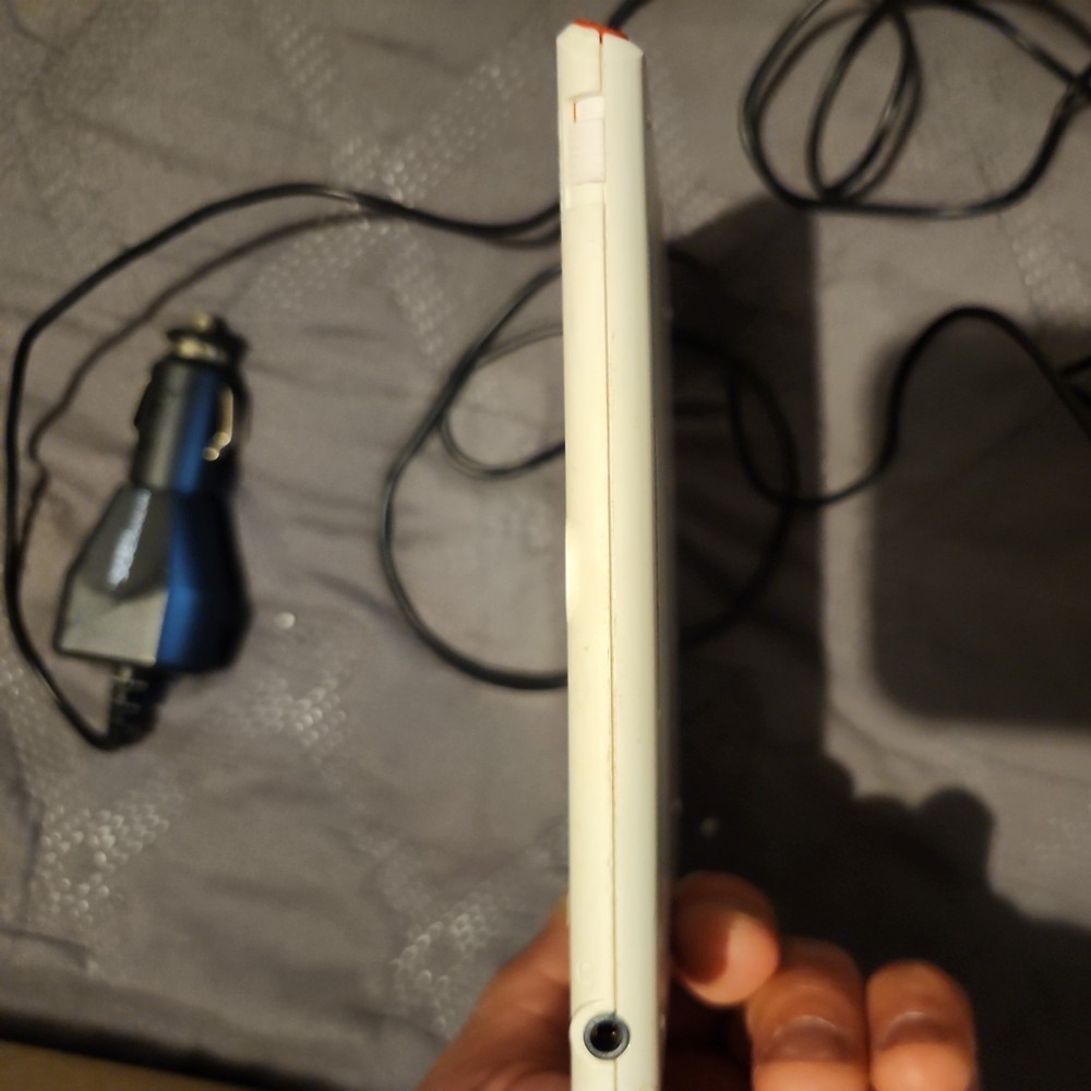 nintendo 2ds red white console with car charger