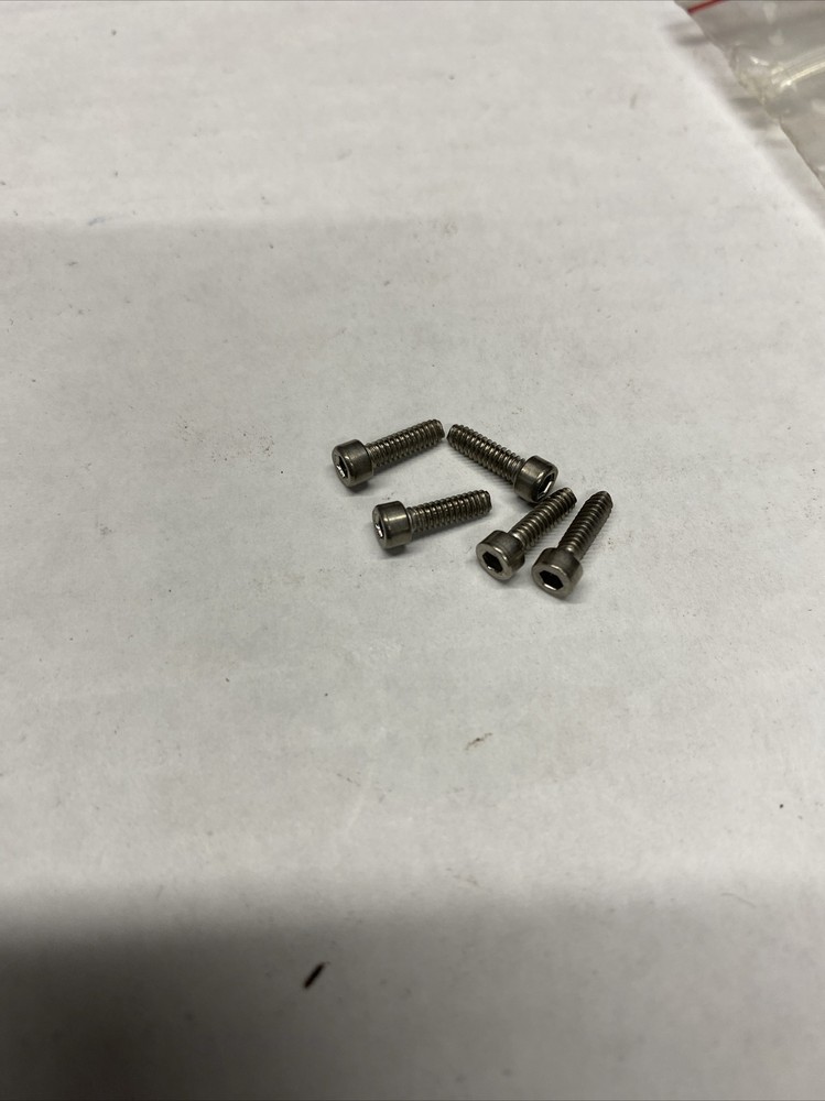 Five OEM Evinrude Johnson Screws 329054 BB-324