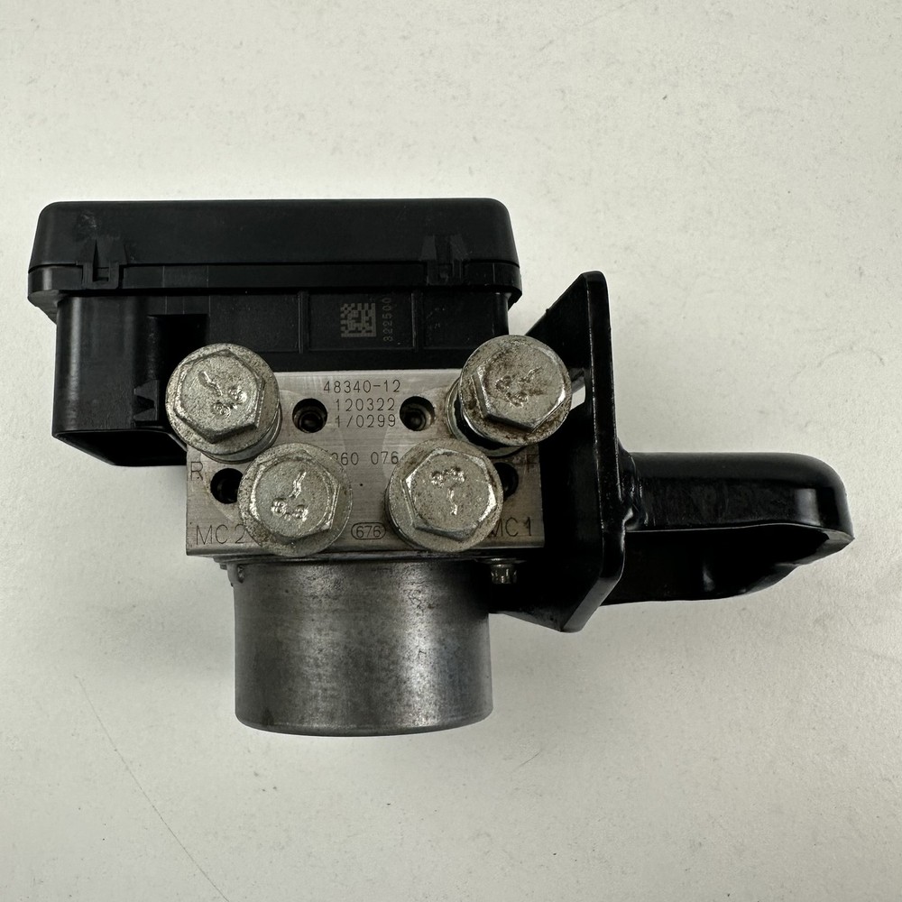 Harley Davidson DYNA Super Glide Custom 2012 ABS pump modulator controller block