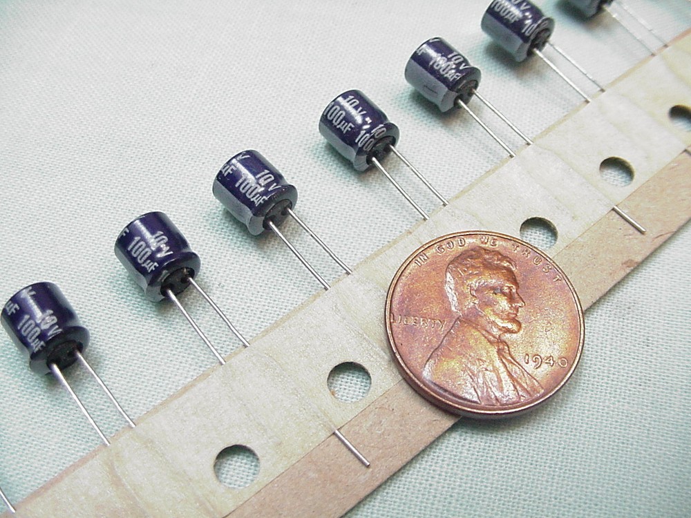(12) 100 uF @ 10 VDC Low Profile Electrolytic Capacitors, Radial Leads