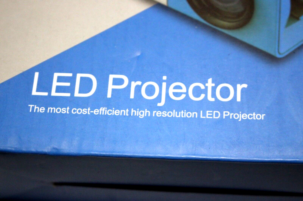 LED PROJECTOR COST-EFFECIENT HIGH RESOLUTION BLUE
