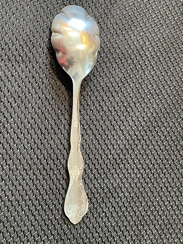 Wm Rogers BEVERLY MANOR Silver Plated Sugar Shell Spoon 5 7/8”
