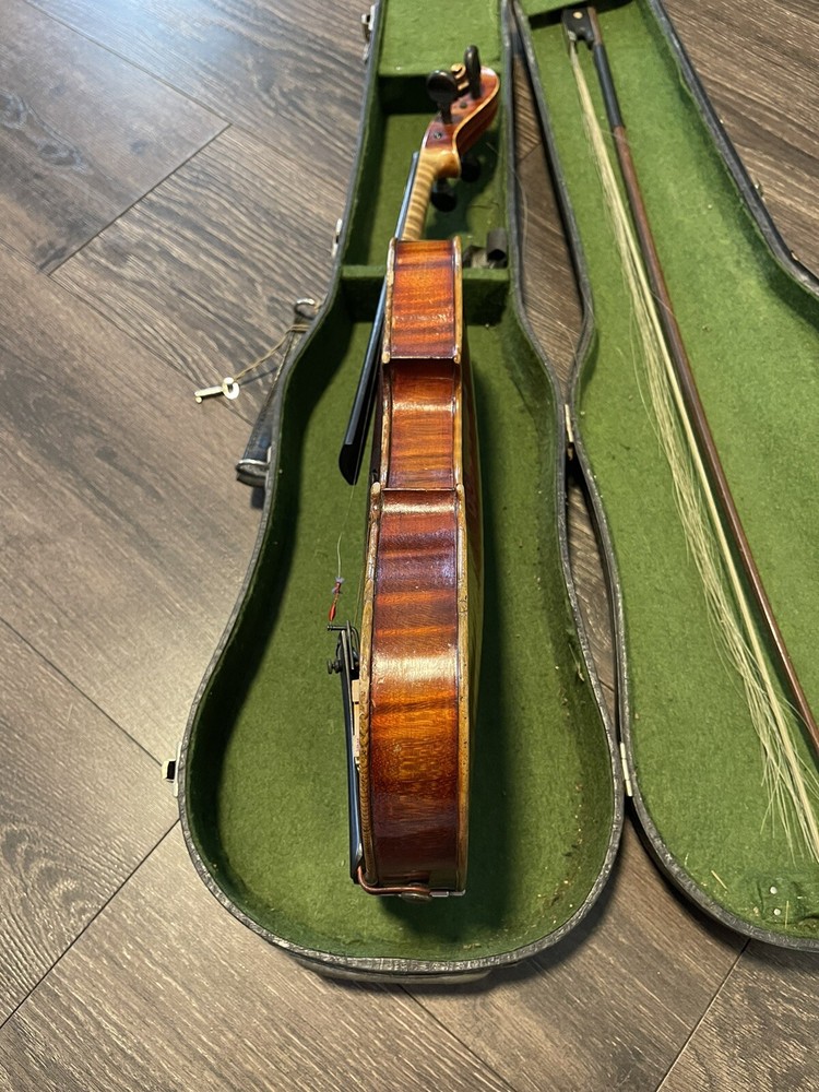 Antique violin