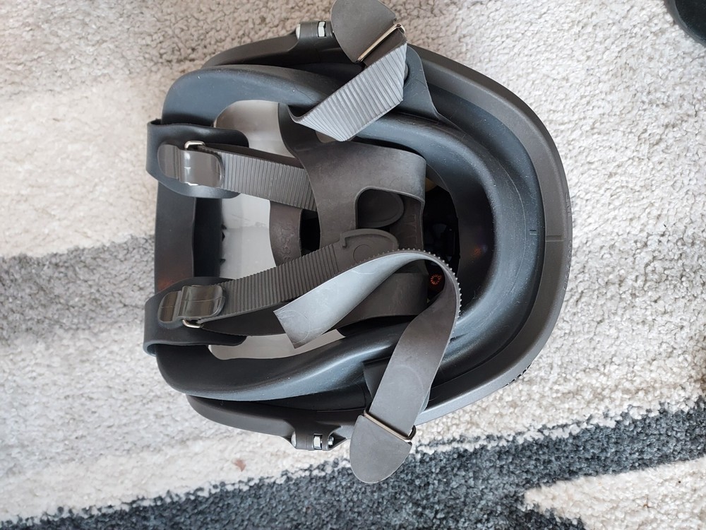 3M 6884 Gas Mask - New Still in Package 