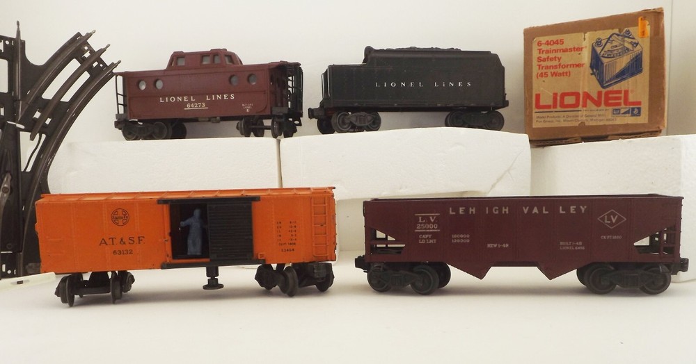 Vintage Lionel Trains & Trainmaster -