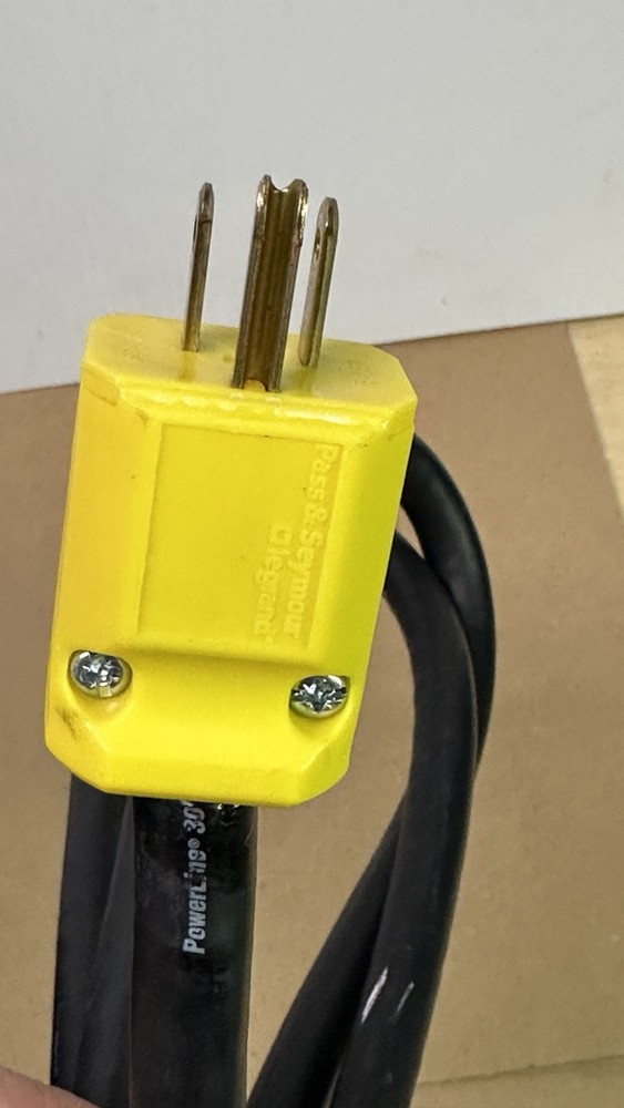 Monster Power AVS2000 Auto Voltage Stabilizer - Working with issue AS IS READ