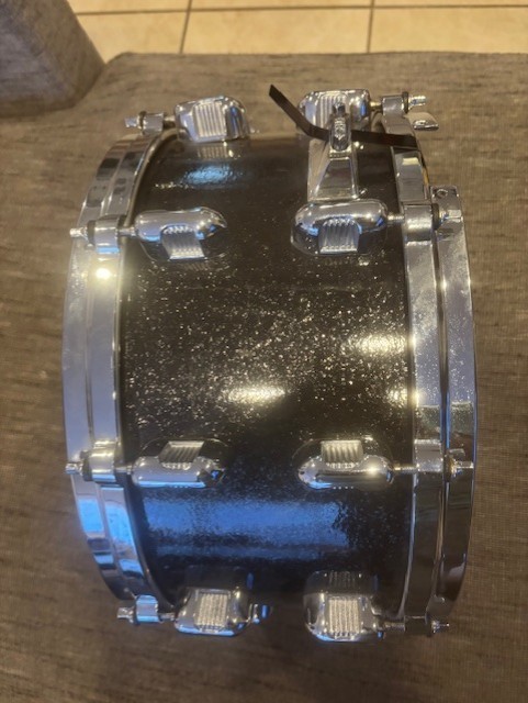 Legend Snare Drum 14 x 7 with black sparkle wrap