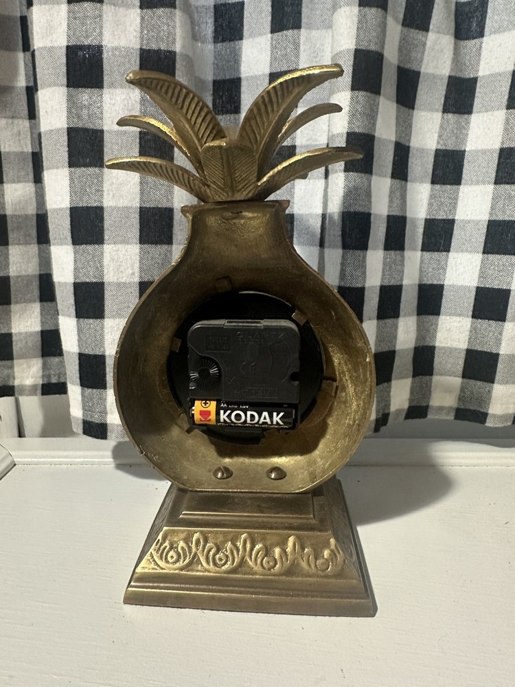 VINTAGE PINEAPPLE MANTLE CLOCK 2004
