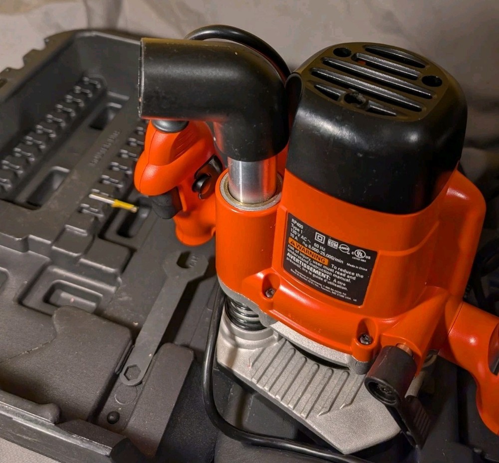 Black & Decker Router Variable Speed Plunge RP400 2 HP / Type 1 w/ Case