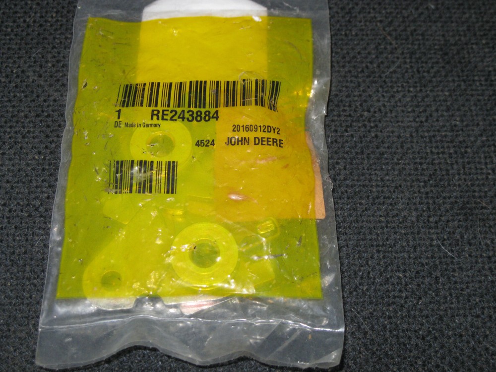 1- John Deere LATCH RE243884. NEW