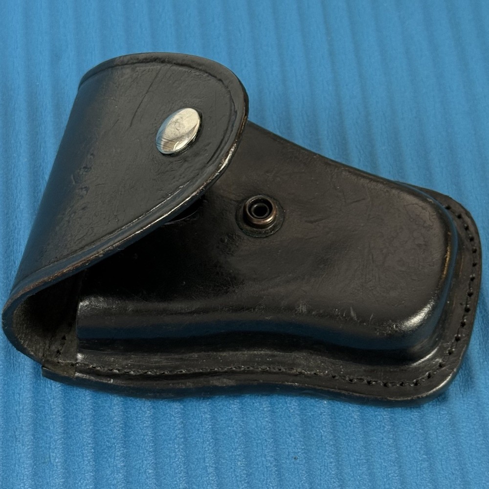 Aker 501 Handcuff Pouch Holder Black Leather Security Belt Loop