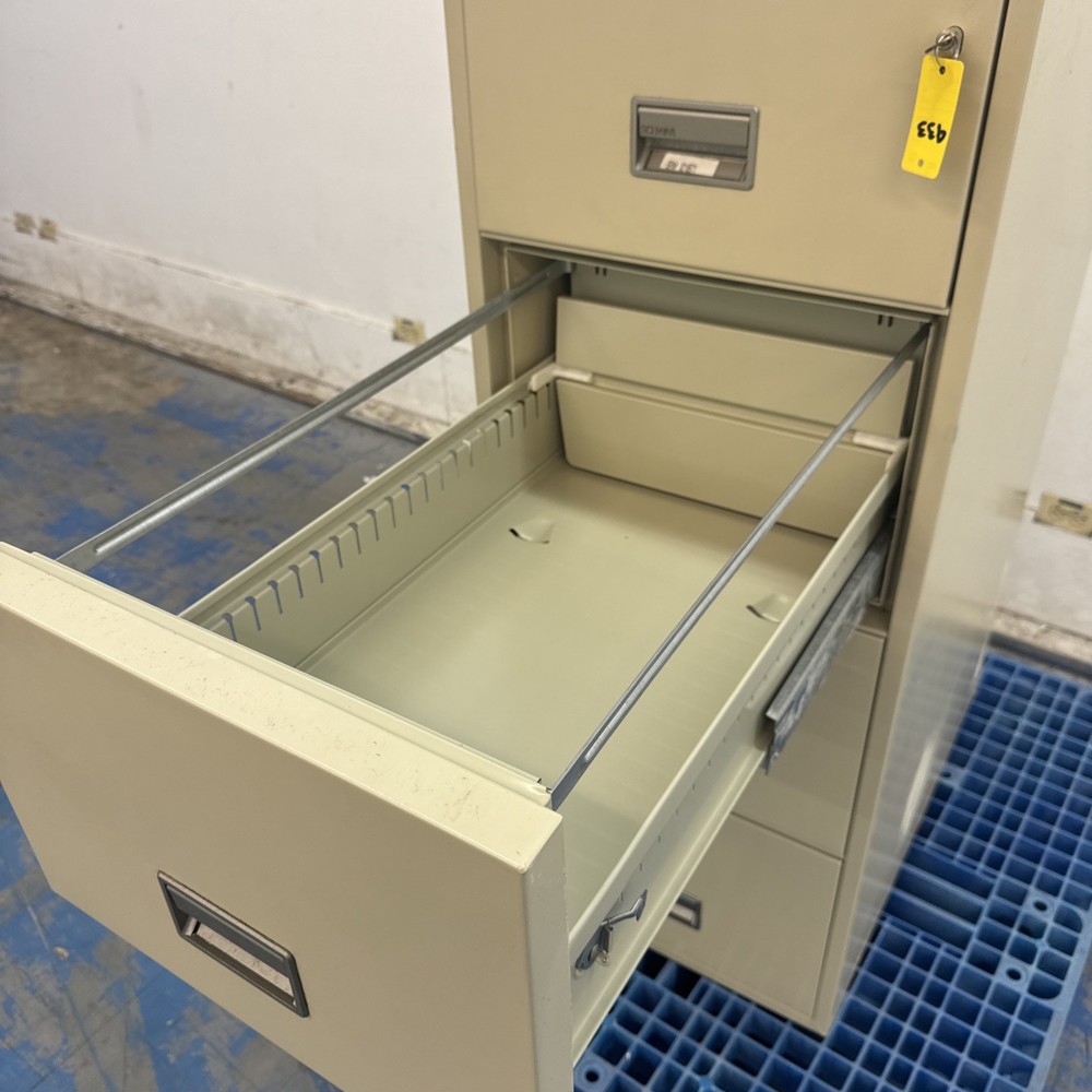 SCHWAB 5000 FireProof File Cabinet 4 Drawer W/Keys (B)