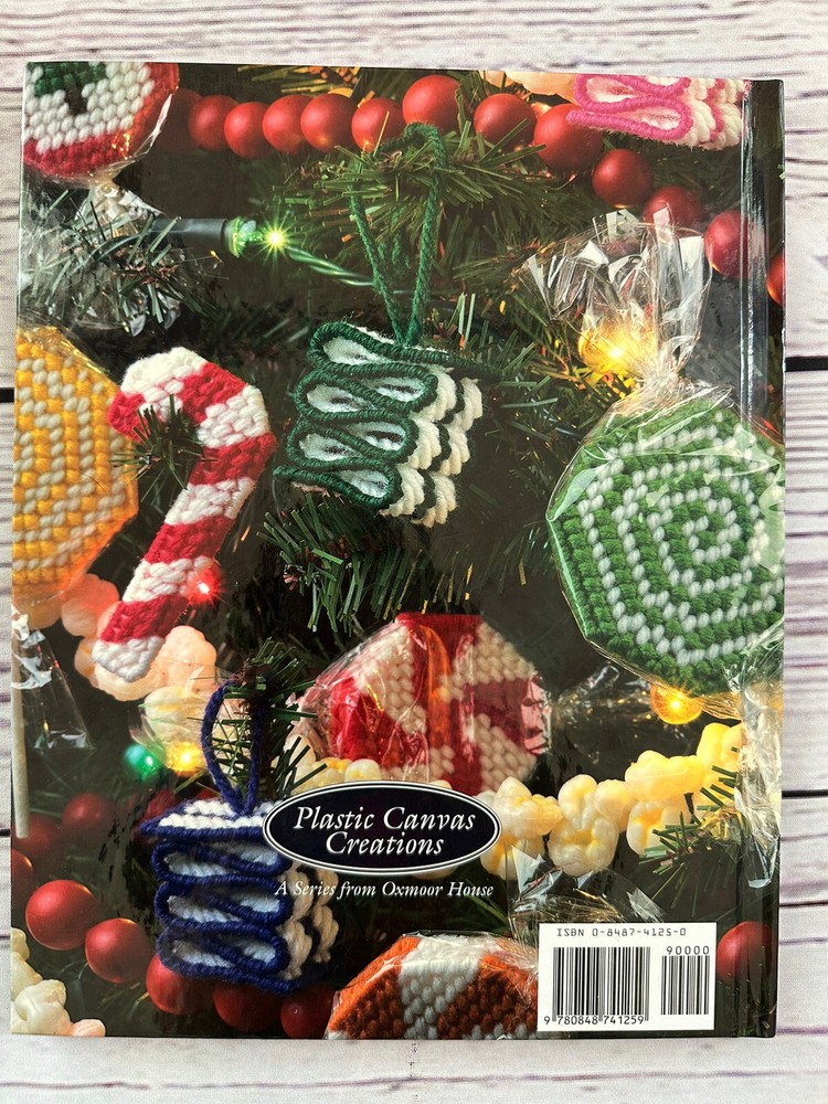 Plastic Canvas Project Book Christmas In Plastic Canvas 70 Projects Crafts EUC
