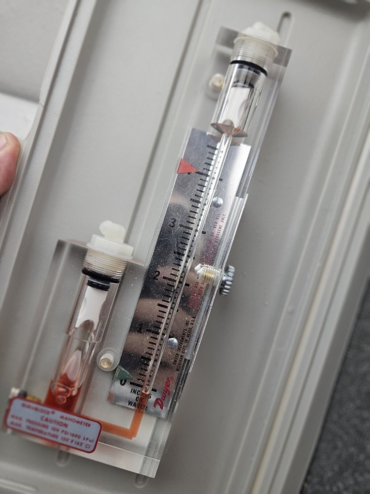DWYER MANOMETER MODEL 104