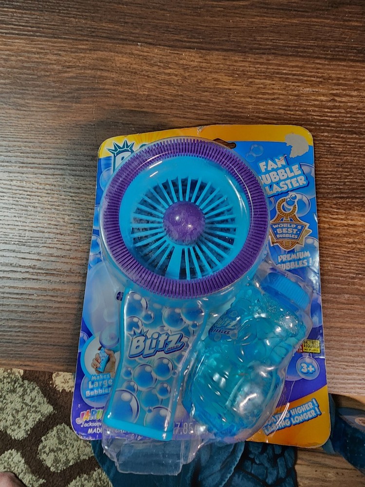 BUBBLE FAN BLASTER PREMIUM BUBBLES MAKES LARGE BUBBLES BUNDLE