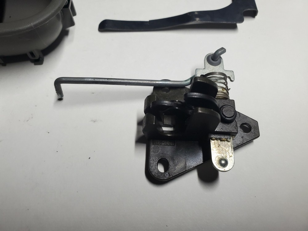 2002-2005 TRAILBLAZER ENVOY BRAVADA RAINIER GLOVE BOX LATCH HANDLE MEDIUM GRAY