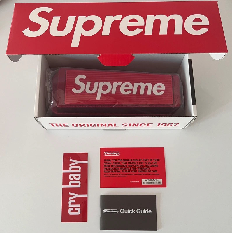 Supreme ® / Cry Baby Pedal