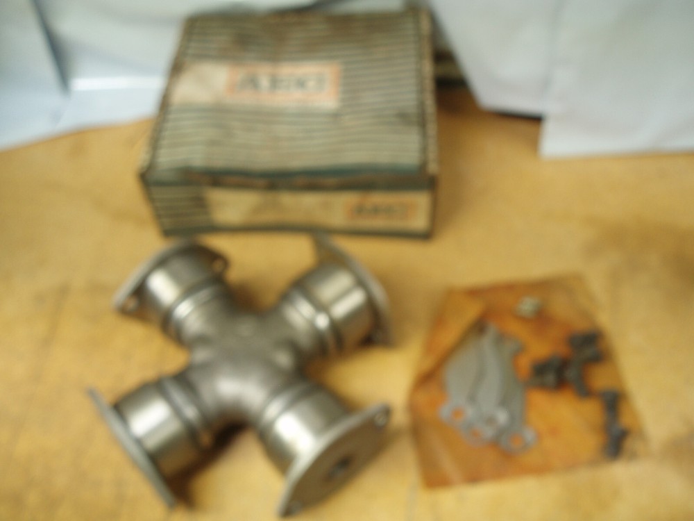 AEC 524 UNIVERSAL JOINT / U JOINT AS SHOWN