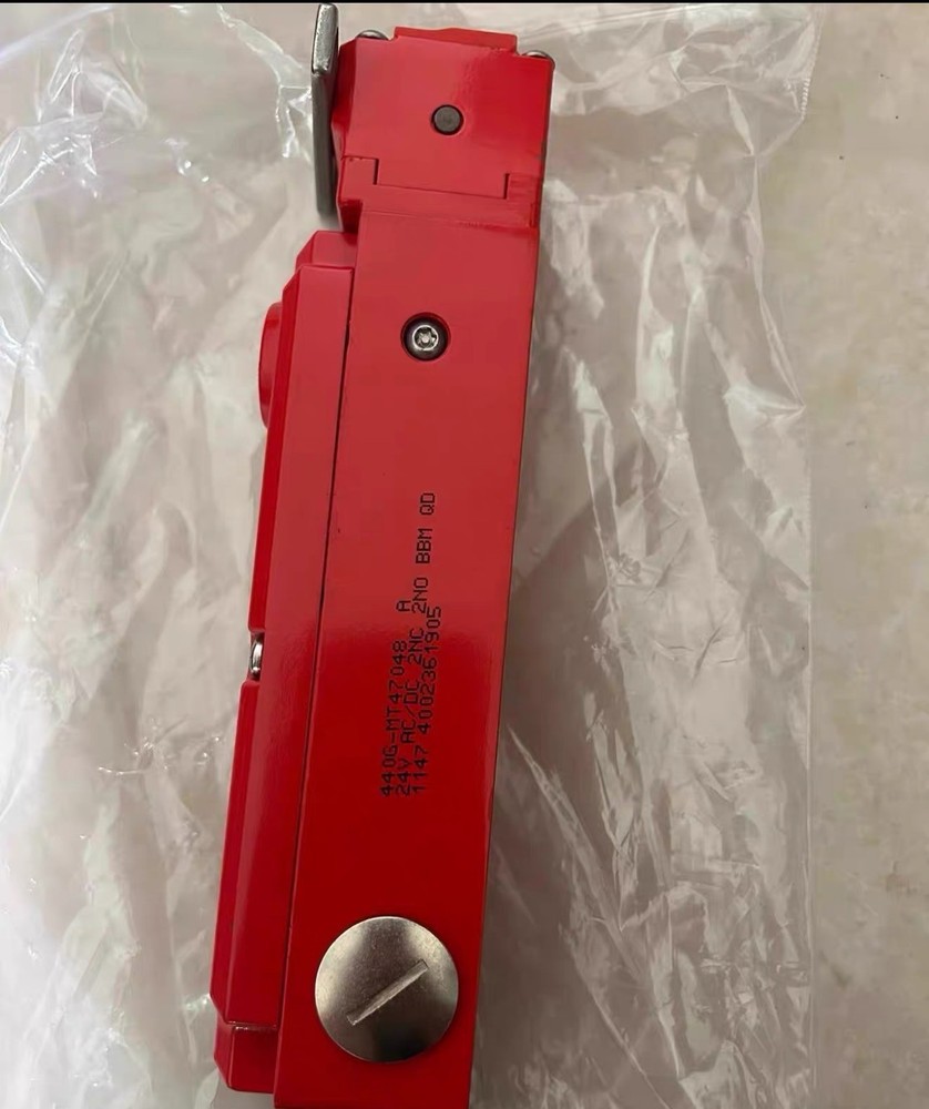 1PCS  440G-MT47048 Safety Lock Switch Tested