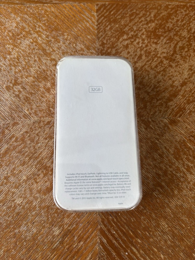 32 GB iPod Touch Container With Earbuds (Never Used)