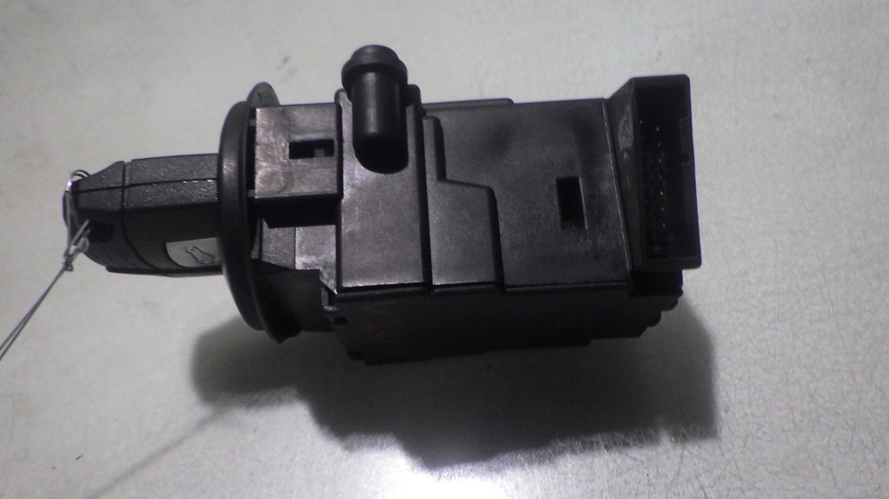 07 BMW 525i Ignition W/Key