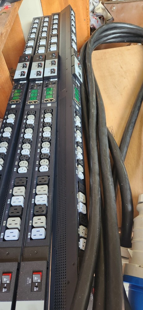 Server Technology PRO2 HDOT Monitored Rack-Mount PDU - 36 Outlet