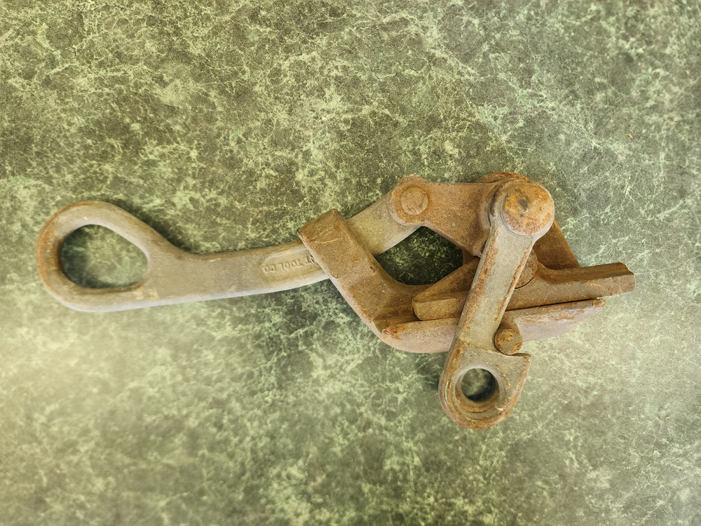 Klein Crescent Tool No. 385 Cable Puller 3/8" to 3/4" 10,000 lbs