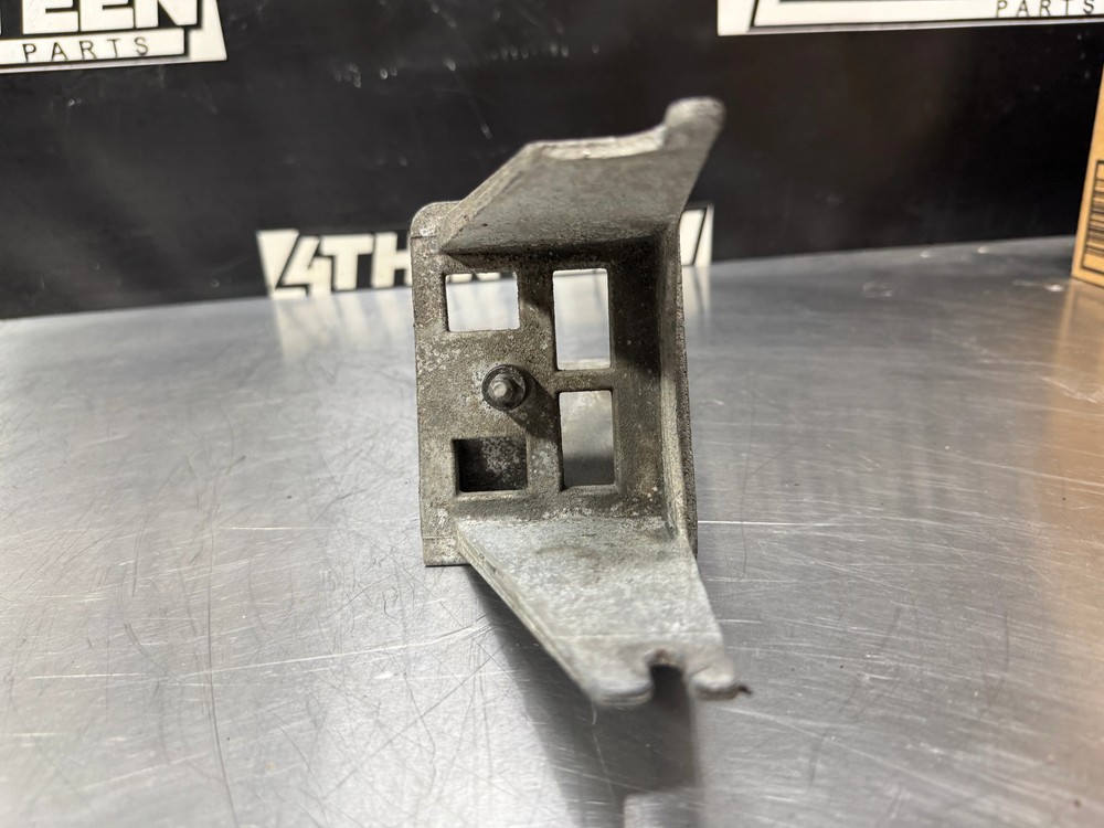 01-04 CORVETTE C5 ABS EBCM MOUNTING BRACKET OEM #L324