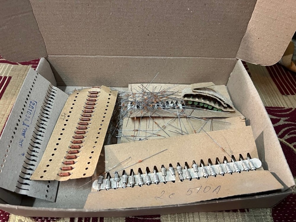 Soviet Electronics Starter Kit 100 pcs USSR Transistors Diodes DIY NOS