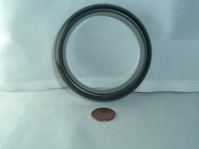 VINTAGE GRAY LUCITE BANGLE BRACELET