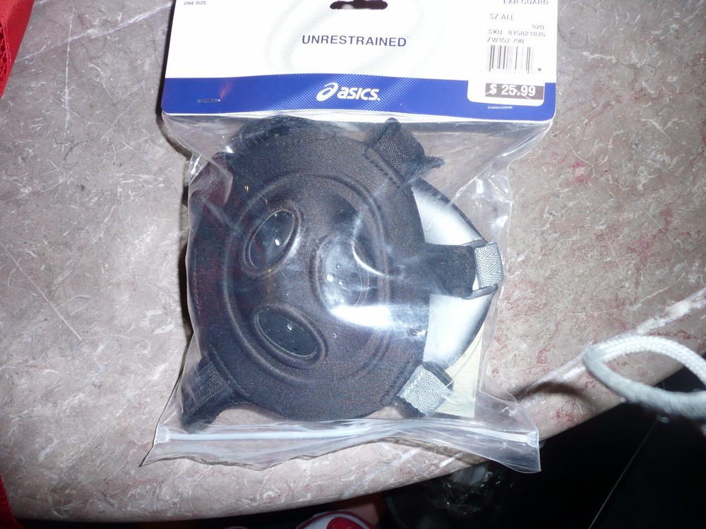 ASICS Wrestling Ear Guard